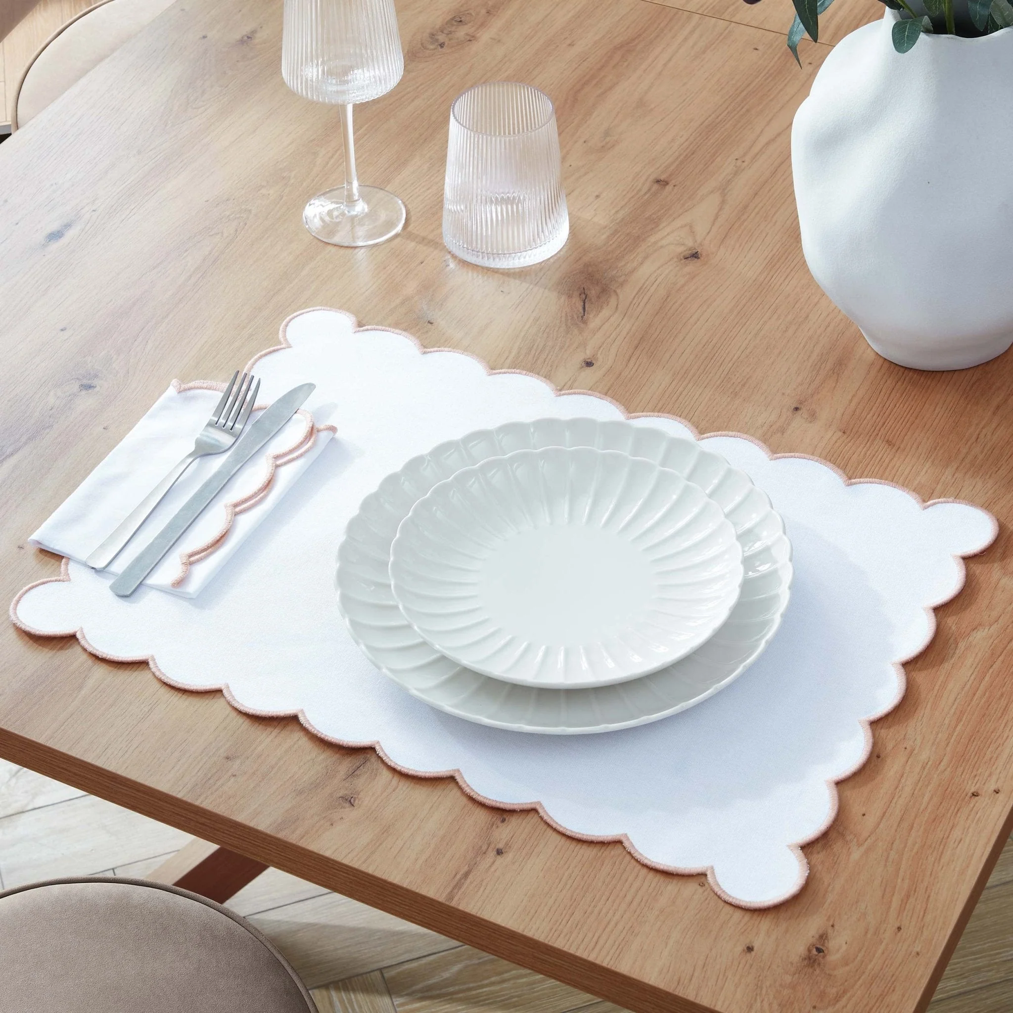 Amor Set of 4 Scallop Edge Placemats - Pink Sand