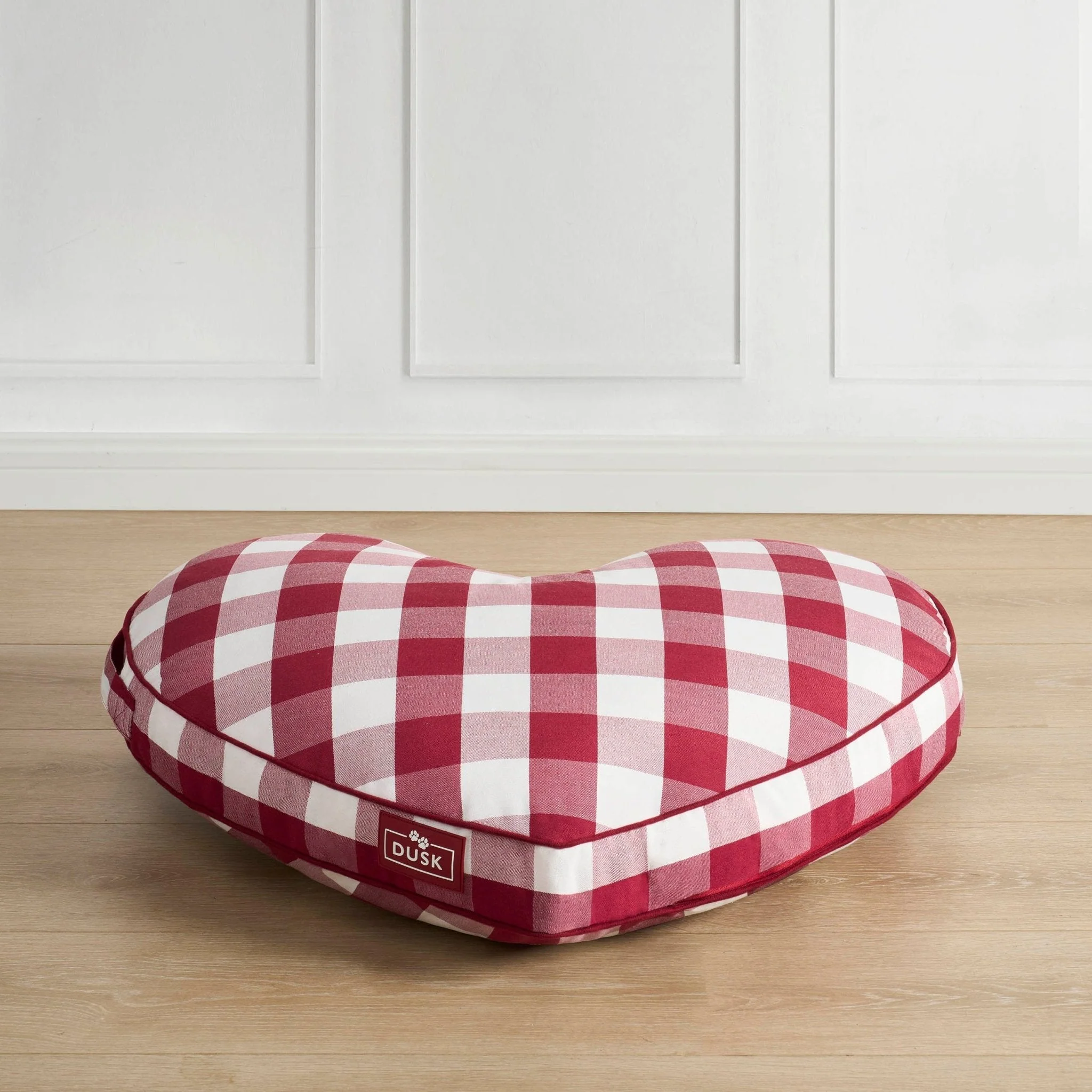 Beau Gingham Love Heart Dog Bed - White/Red