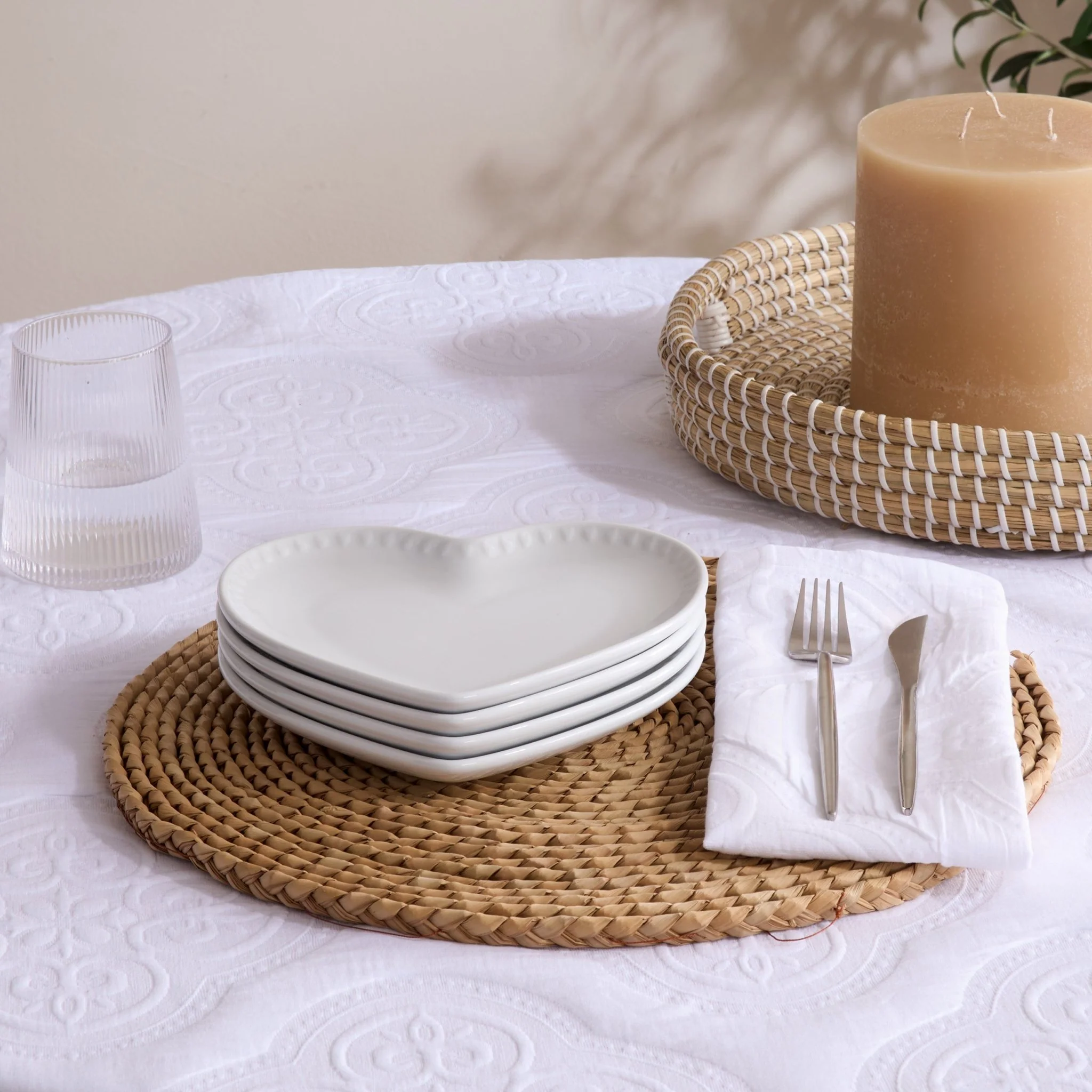 Cannes Matelassé 300 Thread Count Circle Tablecloth - White - Image 3