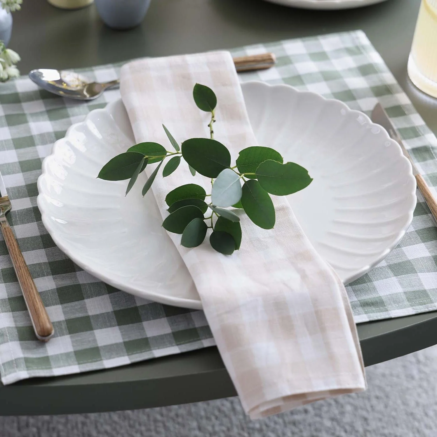 Mira Scalloped Set of 4 Dinner Plates - Off White - Image 2