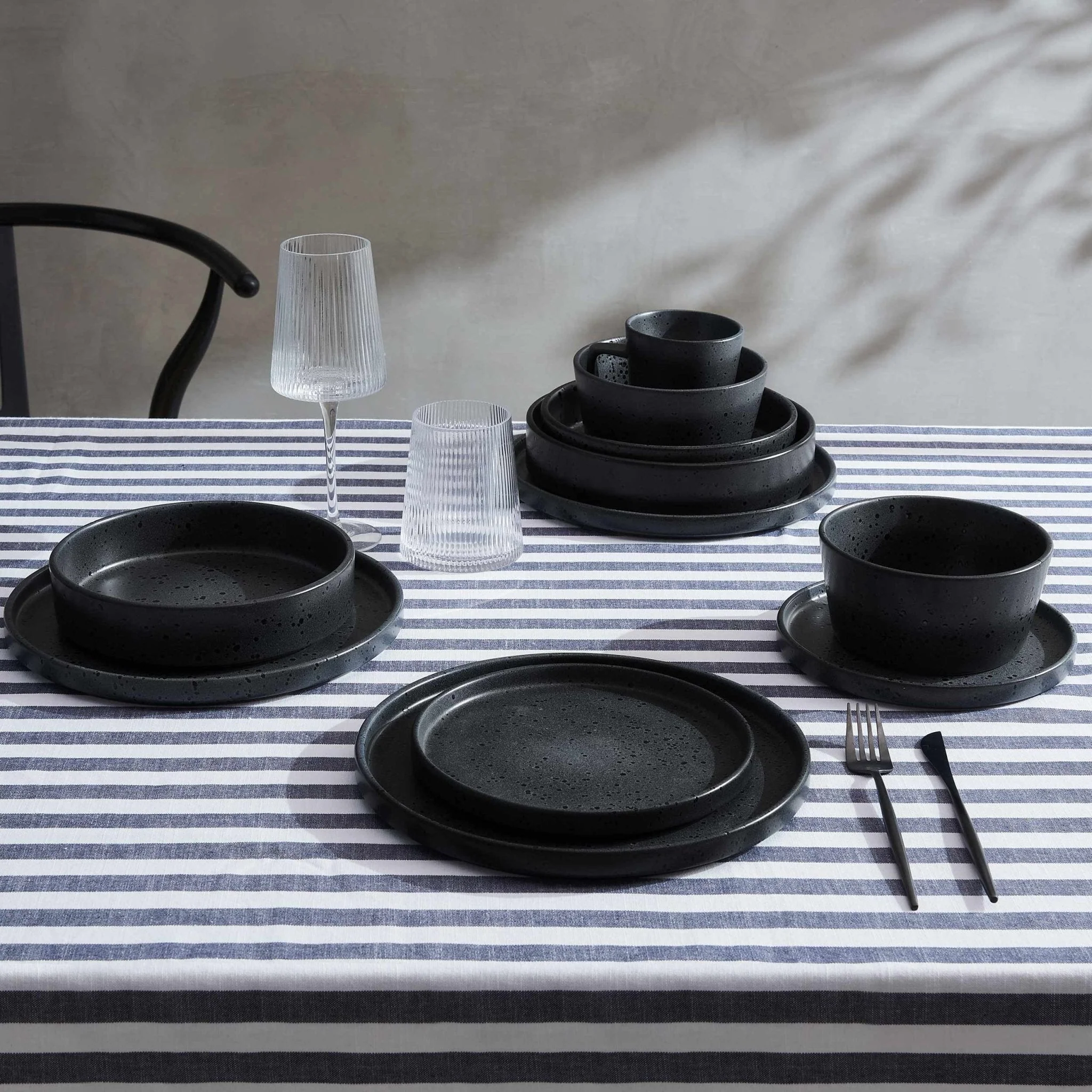 Nori Stoneware Set of 4 Dinner Plates - Speckled Black - Image 4