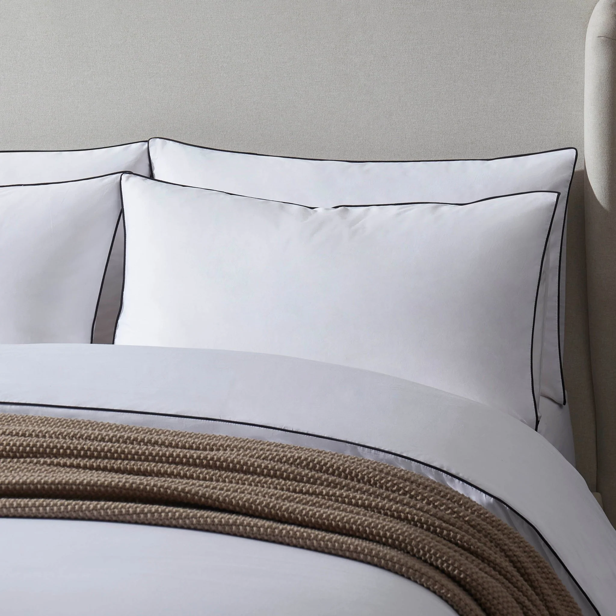 Pair of Cambridge Pillowcases - 200 Thread Count - Cotton - White/Black - Image 3