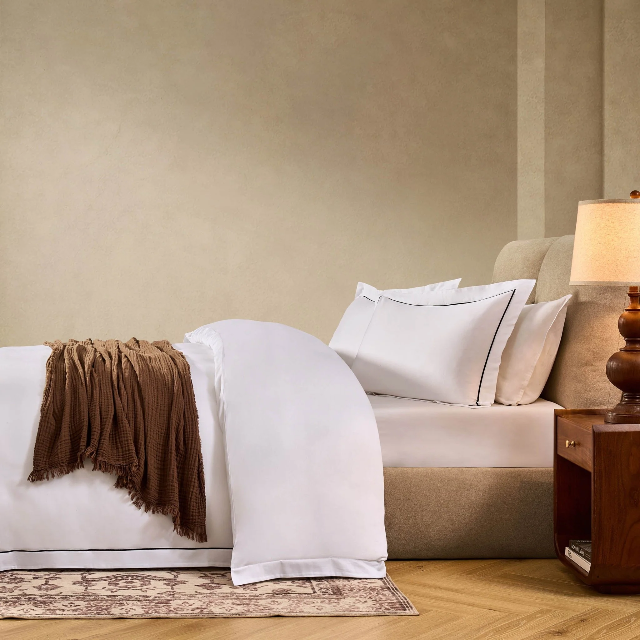 Pair of Islington 300 Thread Count Embroidered Oxford Pillowcases - White/Black - Image 5