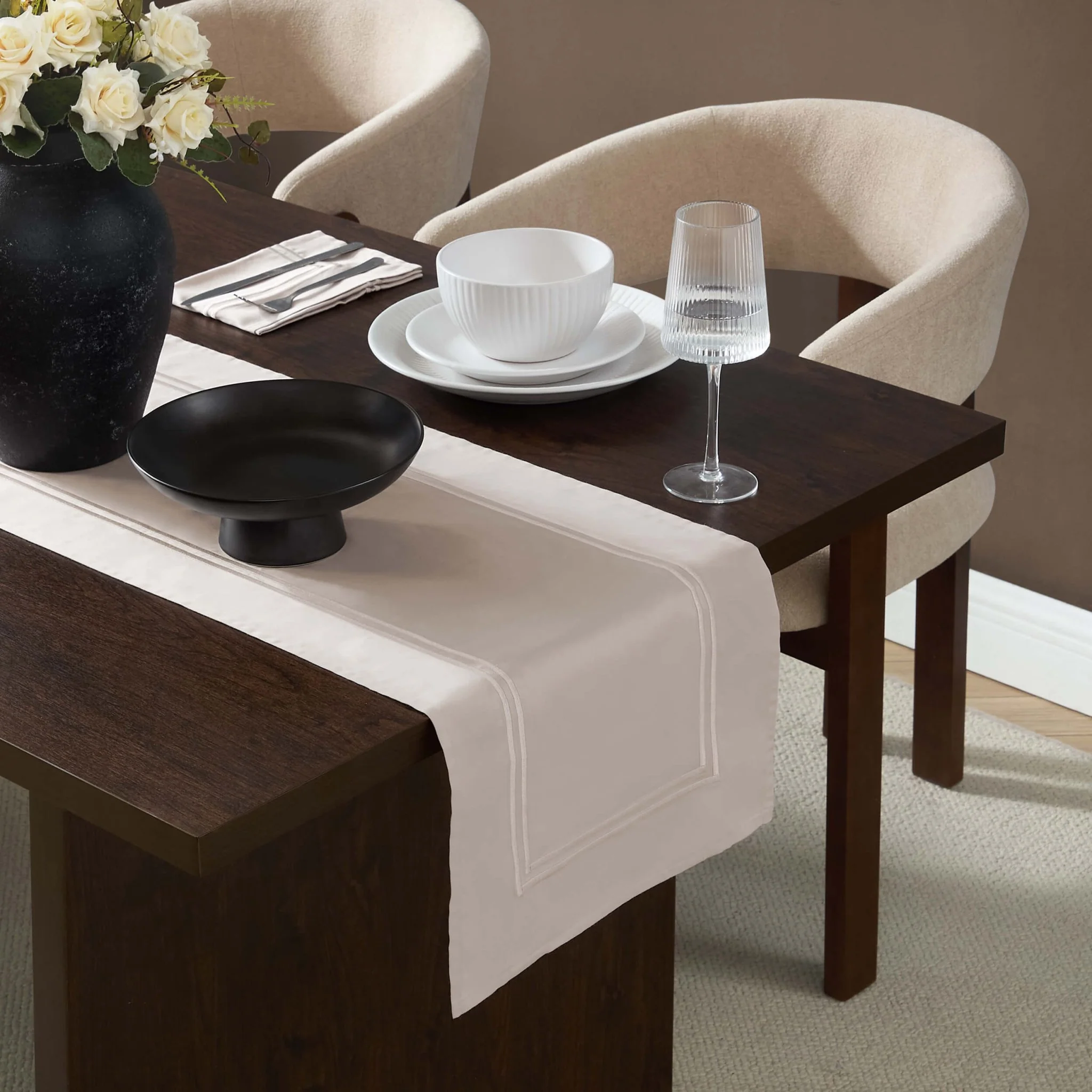 Regent 400 Thread Count Table Runner - Champagne