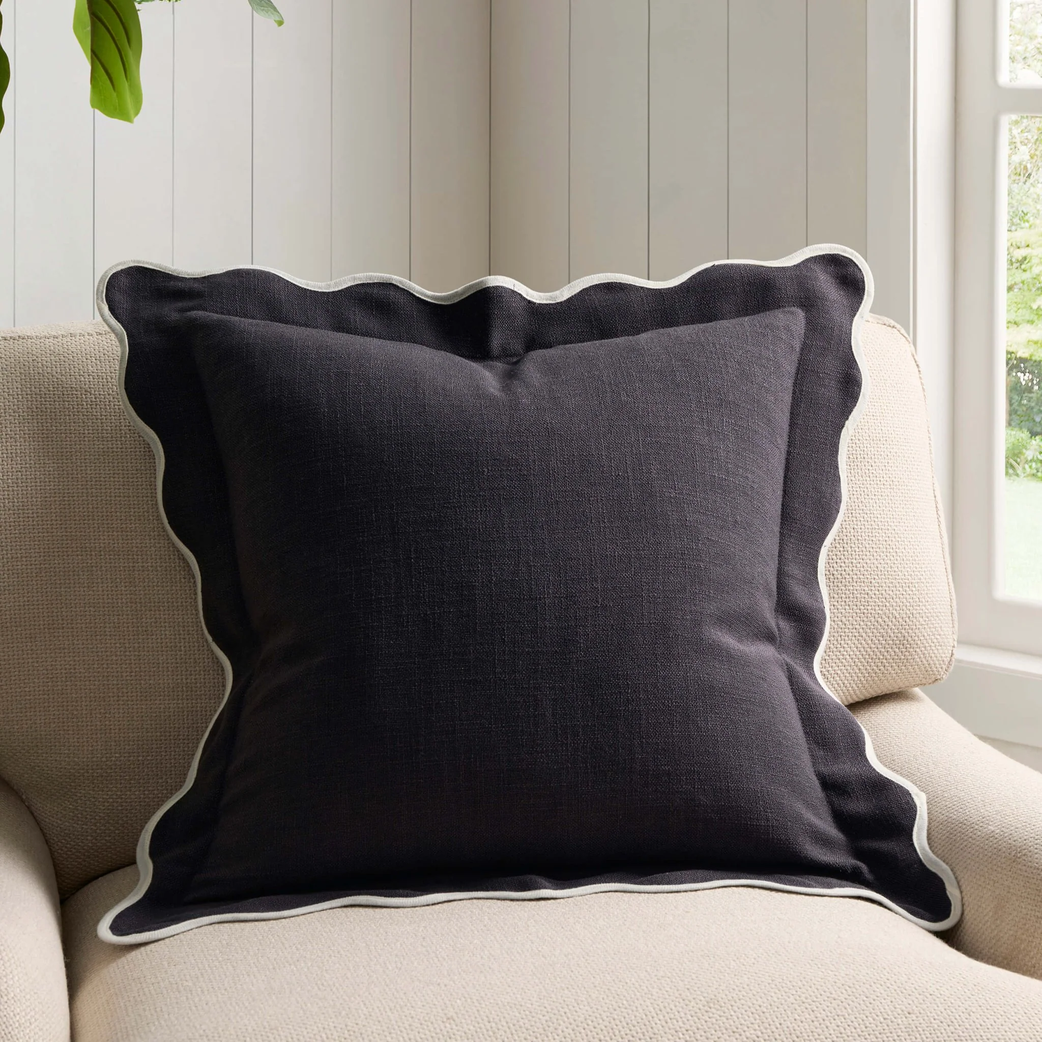 Scallop Contrast Edge Sofa Cushion Cover - Black/White