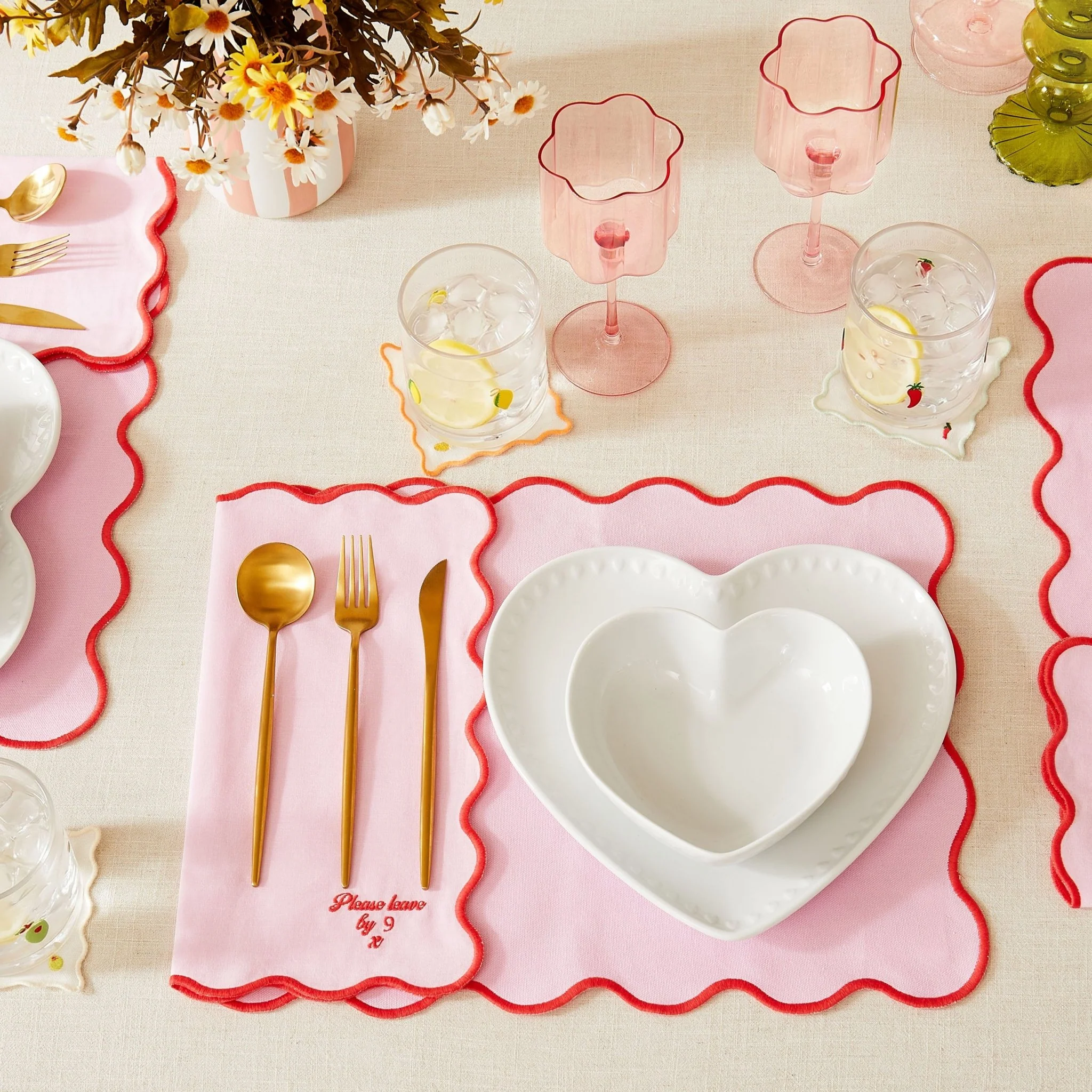 Scallop Edge Set of 4 Placemats - Pink/Red