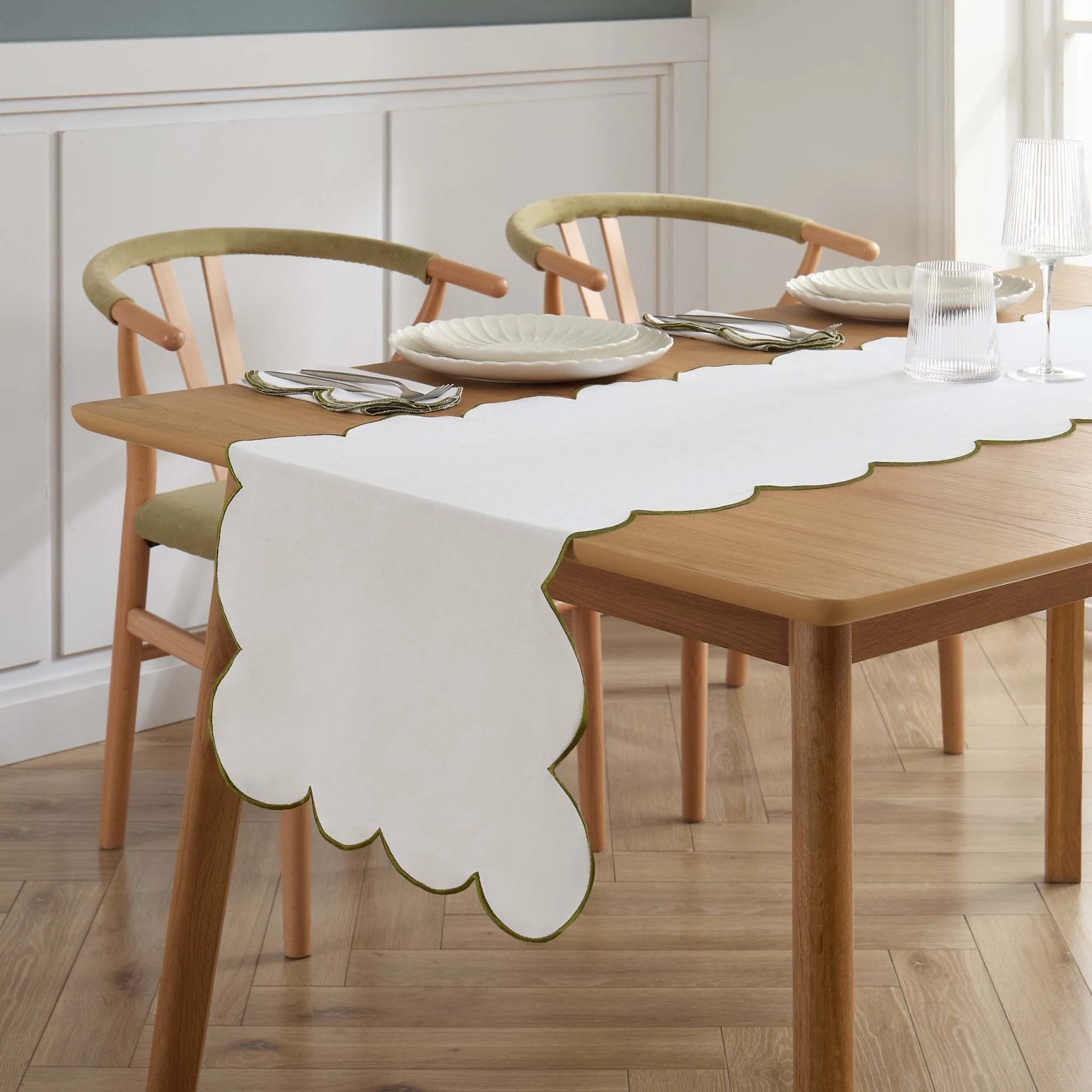 Simone Scallop Edge Table Runner - Off White/Olive